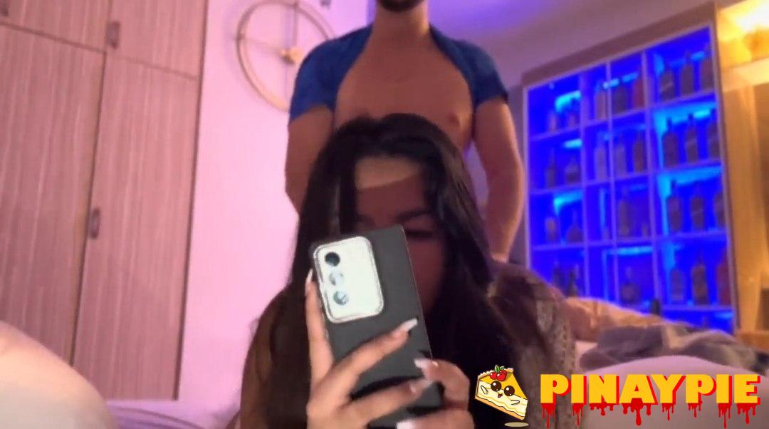 Teka lang bebe nagchat si boyfie