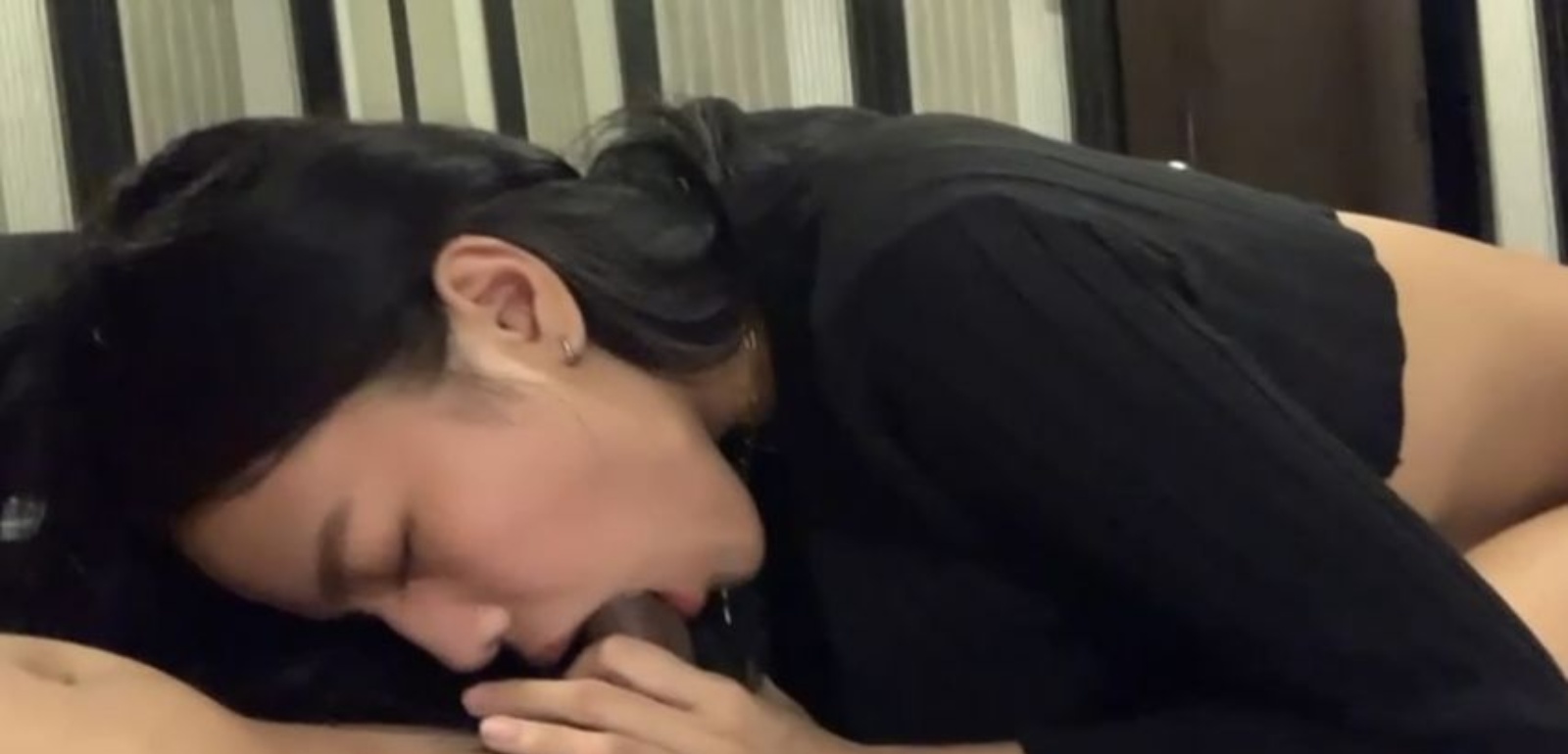 Sinubukan ni Megan Kung Kaya Isagad sa Lalamunan