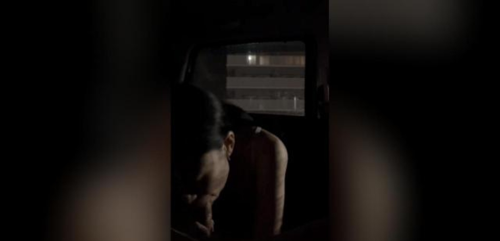Nag-Aabang sa Dilim para Sumubo ng Oten