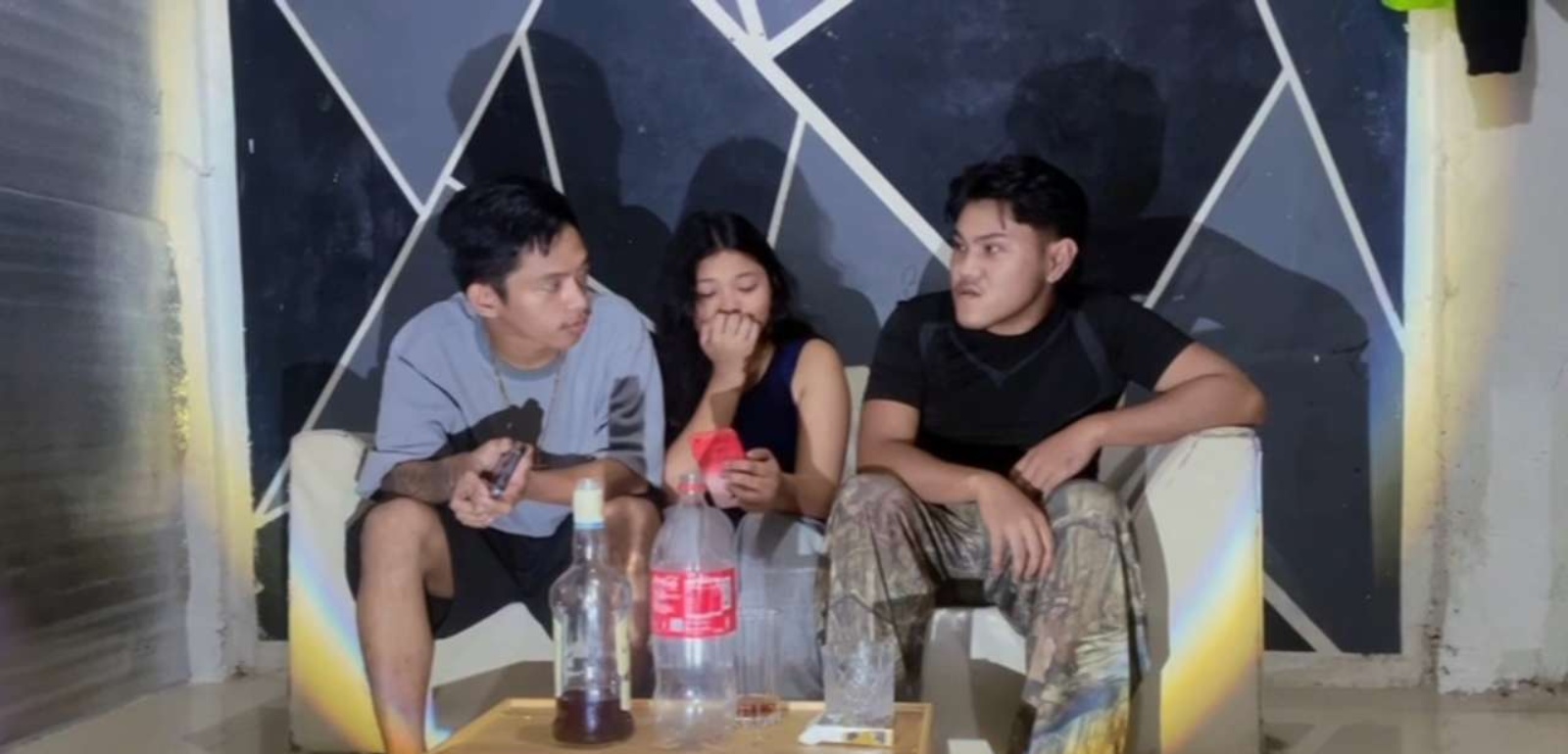 Sinuwerte Yung Tatlong Tolongges Pero Minalas si Marites