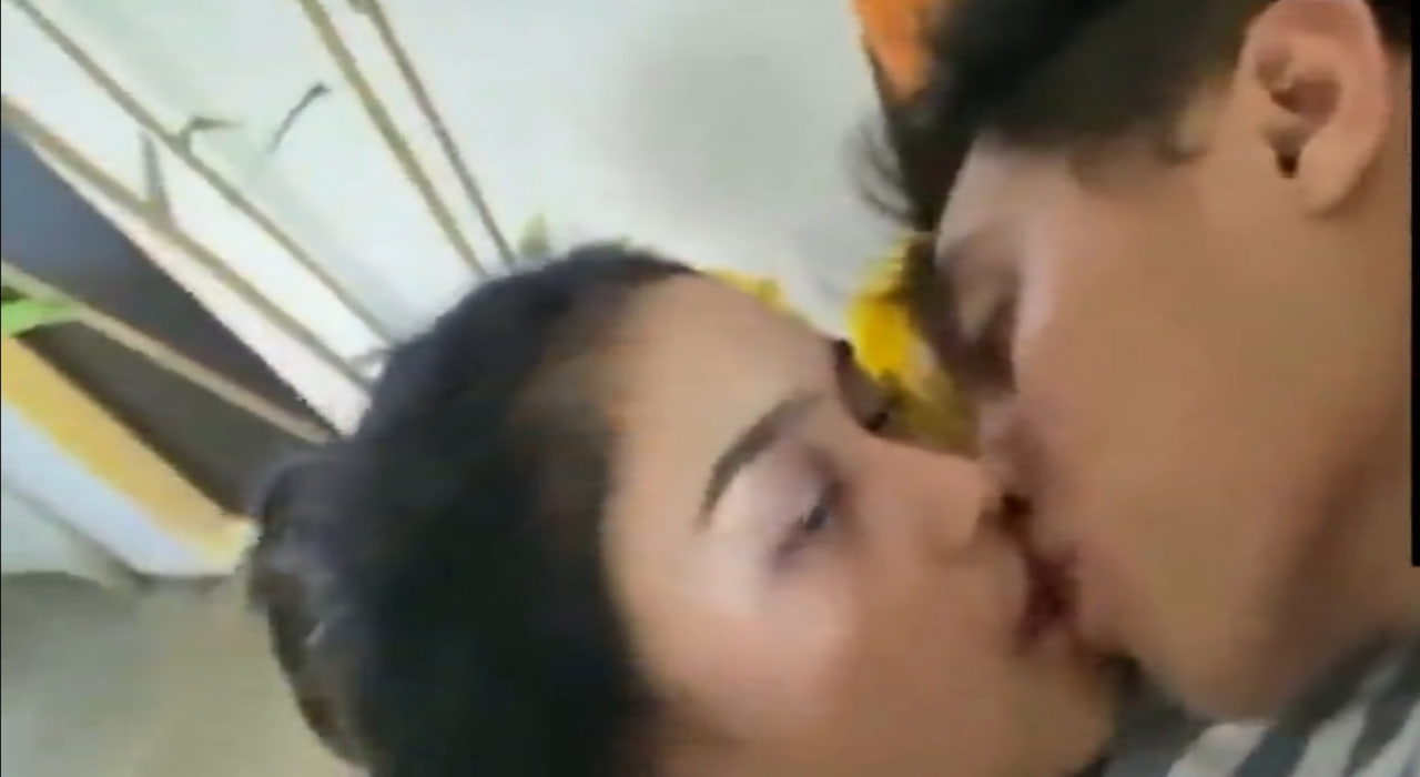 Nagplaplap muna sa stranger